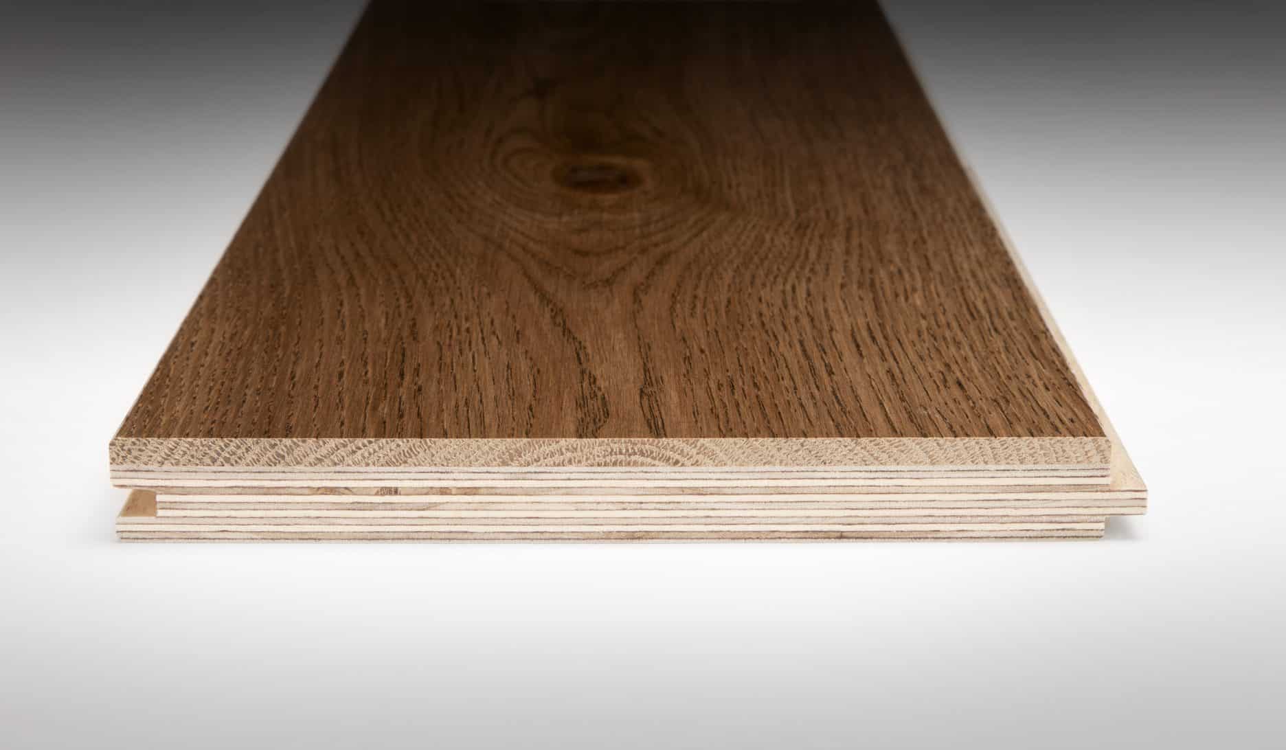 Havwoods engineered hardwood plank construction - Kirkpatrick Floors End of a Havwoods engineered hardwood plank showing the oak wear layer bonded over a multi-ply core, with tongue and groove
